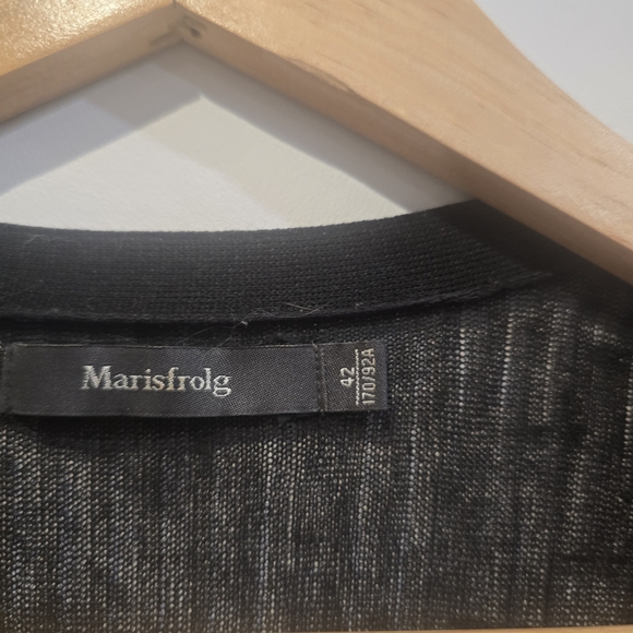 Chic Black Button-Front Cardigan - Picture 3 of 3